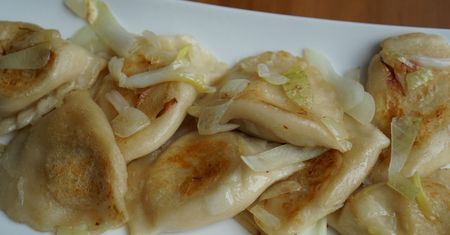Przepis ma ponad 100 lat. Te pierogi biją na głowę nawet ruskie