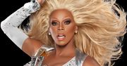 Gdy RuPaul odkleja rzęsy, zdejmuje perukę i zmywa makijaż...