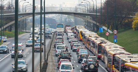 Warszawski ratusz: Liczba mieszkańców stolicy spada w weekendy o 10 proc.