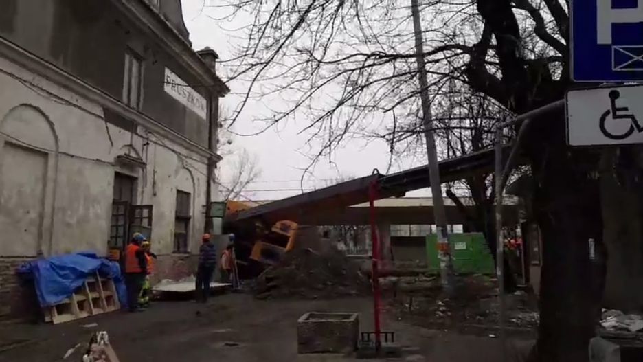 Na miejscu pracuje straż pożarna