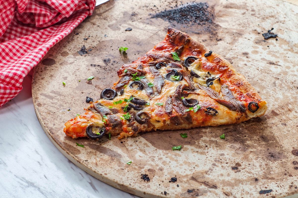 Jak wyczyścić kamień do pizzy? Fot. Getty Images