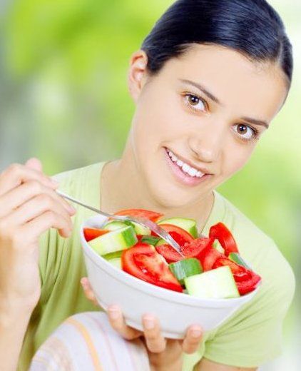 Kobieta na diecie owocowo-warzywnej 