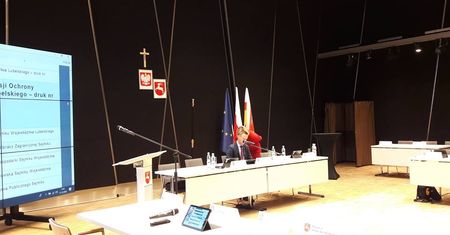 Lublin. Krzyż zawisł na sali obrad. Radni zaskoczeni