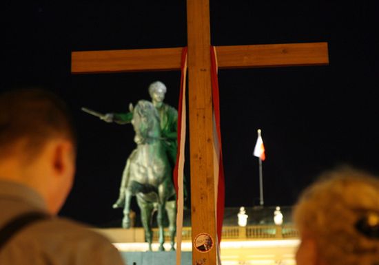 W nocy przeciwnicy usuną krzyż sprzed Pałacu?