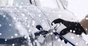 Parkujesz na zewnątrz? Pozbądź się lodu za pomocą odmrażacza