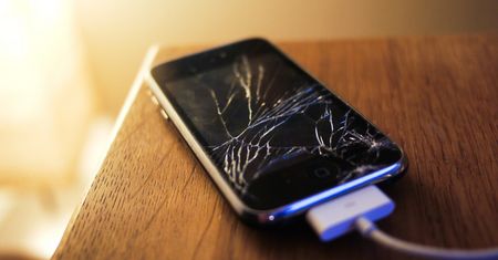 Składane smartfony to nowa moda. Apple może mieć sposób na ich największą wadę