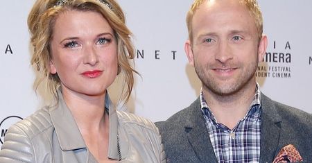 Romantyczna stylizacja partnerki Borysa Szyca na festiwalu filmowym w Krakowie. Wybrała torebkę polskiej marki