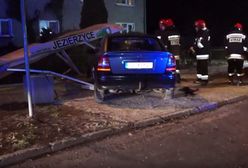 Poważny wypadek pod Słupskiem. Samochód wjechał w przystanek