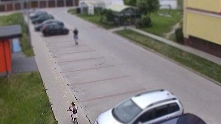Bartoszyce. Policja poszukuje dziewczynki ze zdjęcia