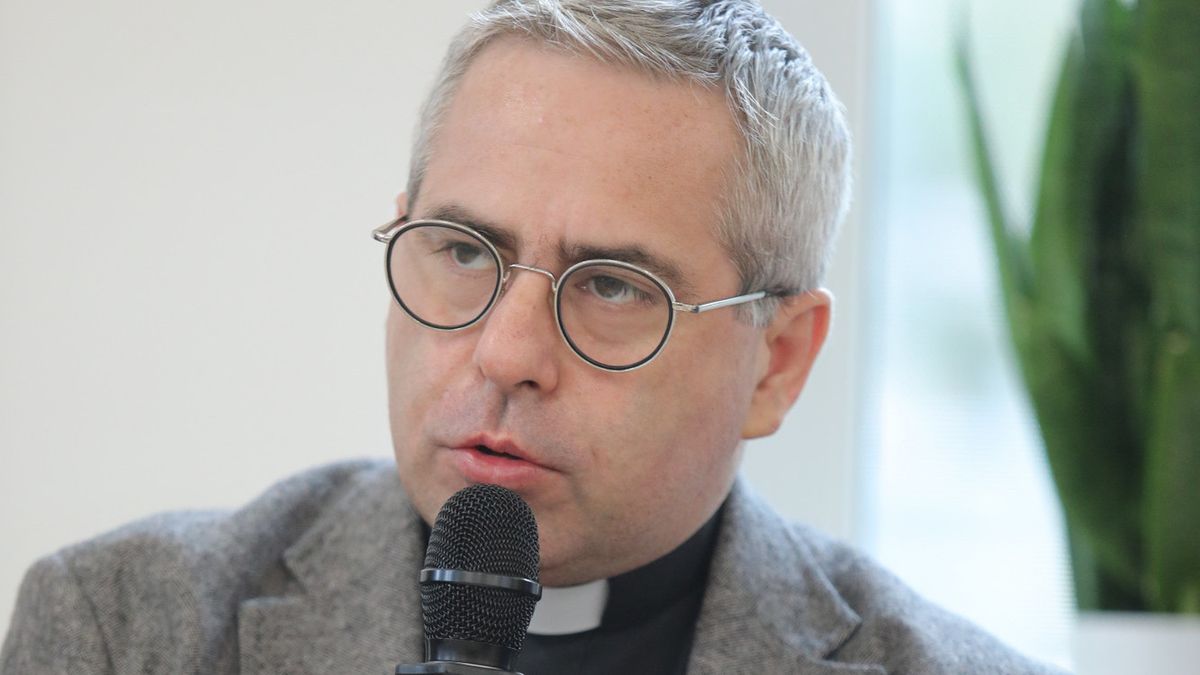 Pracownicy mają wątpliwości co do tego, jak ks. Iżycki traktuje podwładnych