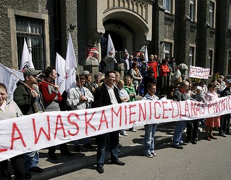 200 osób pikietowało przed urzędem miasta w Wałbrzychu