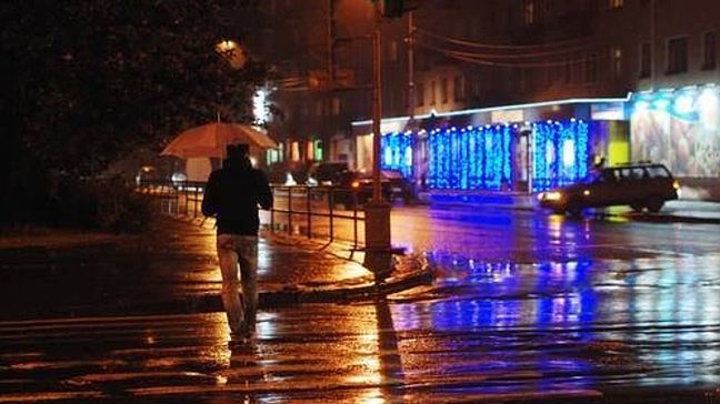 Szansa na odpowiednio wczesne dostrzeżenie pieszego, który jest ubrany na ciemno, na źle oświetlonym przejściu są bliskie zeru