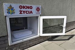 Niemowlę w oknie życia. Drugie dziecko zostawione w wózku