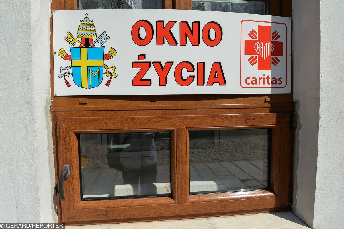 Zostawili dziecko w Oknie Życia. Teraz chcą je odzyskać