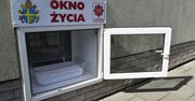 Niemowlę w oknie życia. Drugie dziecko zostawione w wózku
