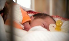 Dzień przed wigilią znaleziono w oknie życia dziecko. To kilkudniowa dziewczynka