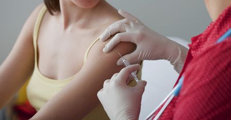 6 szczepionek dla dorosłych, które mogą uratować ci życie