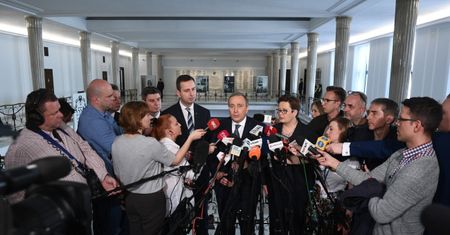 Opozycja składa wniosek o odwołanie marszałka Sejmu Marka Kuchcińskiego.