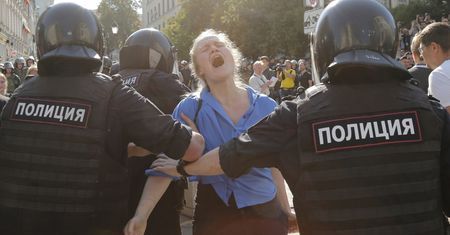 Rosja. Aktywiści o demonstracji opozycji: 1373 osób zatrzymanych, 77 pobitych