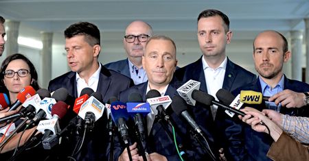 Triumf Zbigniewa Ziobry. Opozycja i prezydent musieli ulec