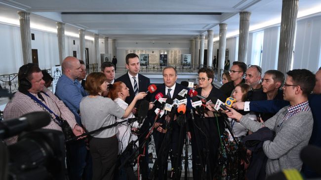 Liderzy opozycji zapowiadają złożenie wspólnego wniosku o odwołanie marszałka Sejmu
