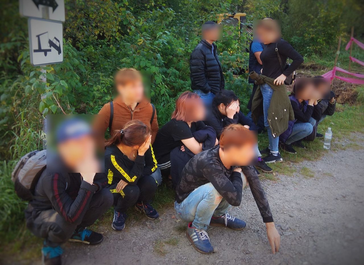 Bieszczady. Straż Graniczna znalazła 12 Wietnamczyków w bagażniku