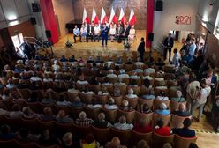 Szarpanina na spotkaniu z Beatą Szydło. Mieszkańcy Bochni wygwizdali zwolennika KOD