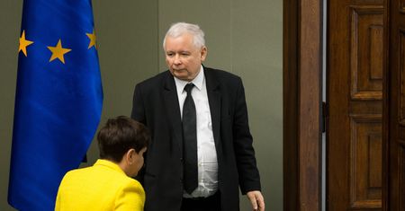 Kaczyński zmienił plany w stosunku do Beaty Szydło? "Miała być kariera w Brukseli"