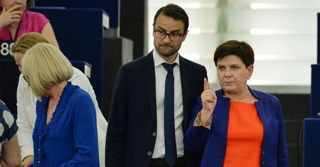 PE debatuje nad praworządnością w Polsce. Beata Szydło do Radosława Sikorskiego. "Jest pan kłamcą"