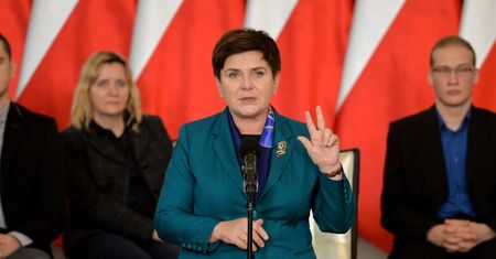 Beata Szydło odwiedziła Siedlce. Spotkanie kończono w biesiadnych nastrojach
