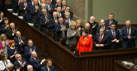 Sejm przywitał Beatę Szydło owacjami na stojąco. Dla Dudy tylko skromne brawa [ZOBACZ WIDEO]