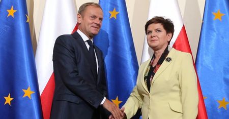 Donald Tusk idzie z pomocą rządowi PiS. Chodzi o uchodźców
