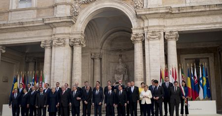Wiadomo, dlaczego w Rzymie Beata Szydło stała z tyłu