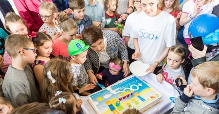 Były polityk Kaczyńskiego: PiS świętuje 500+, a kiedyś krytykowało taki zasiłek