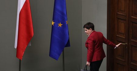 Rekonstrukcja jednak szeroka, ale bez wymiany Szydło? Nowe przecieki