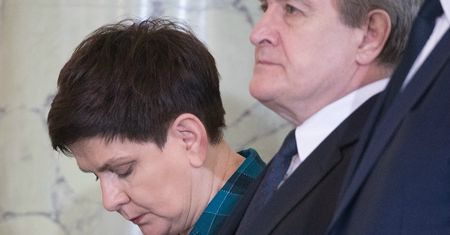 Beata Szydło nadal nie pogodziła się z faktem, że nie jest już premierem.  W kancelarii dochodzi do spięć