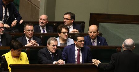 Tak PiS reaguje na niewygodne pytania o nagrody. "Bełkot"