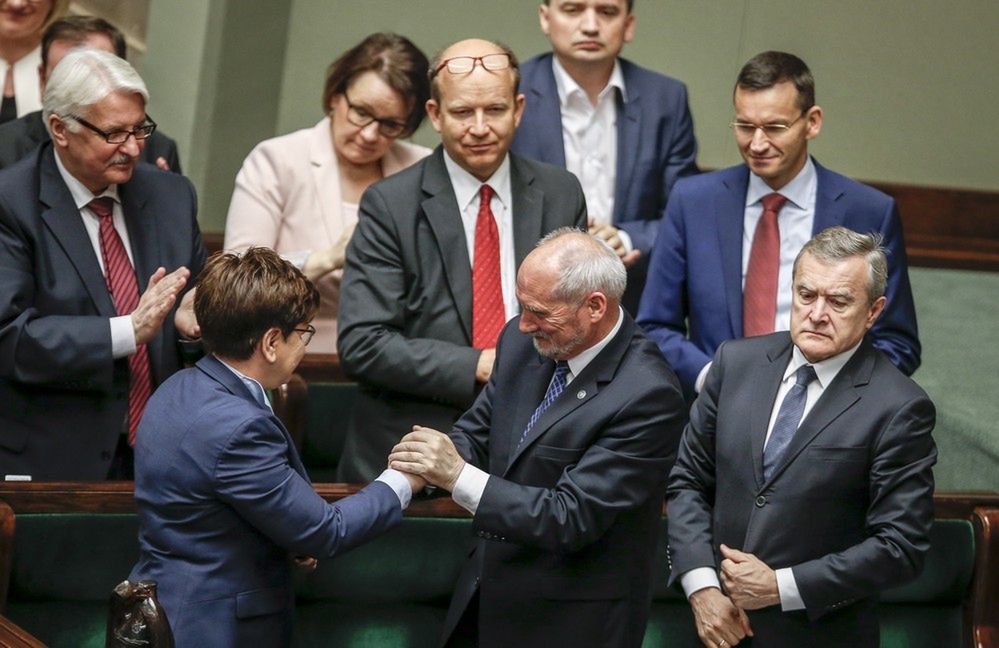 Kto powinien odejść z rządu? Niemal połowa Polaków wskazuje na jednego ministra