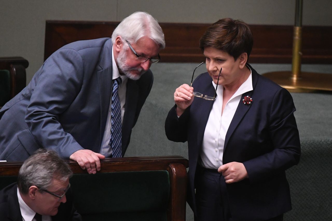 Cydr, nalewki i wina po 30 zł. Takie alkohole kupuje rząd Beaty Szydło