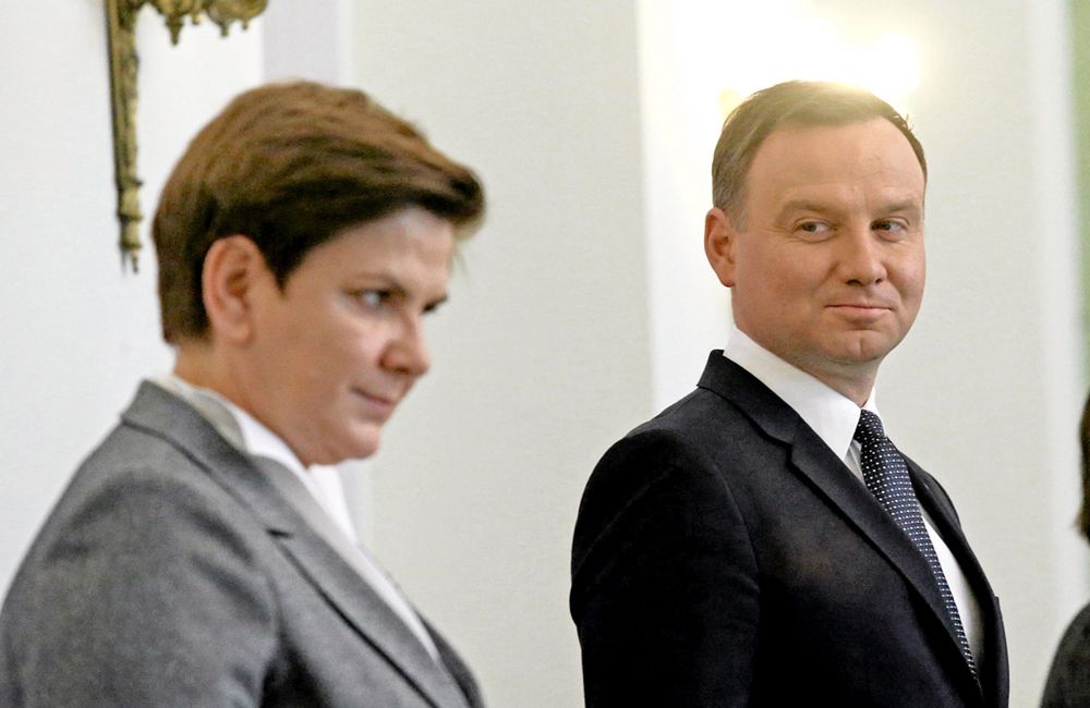 Sondaż: spada zaufanie do Andrzeja Dudy. Rośnie dla Beaty Szydło