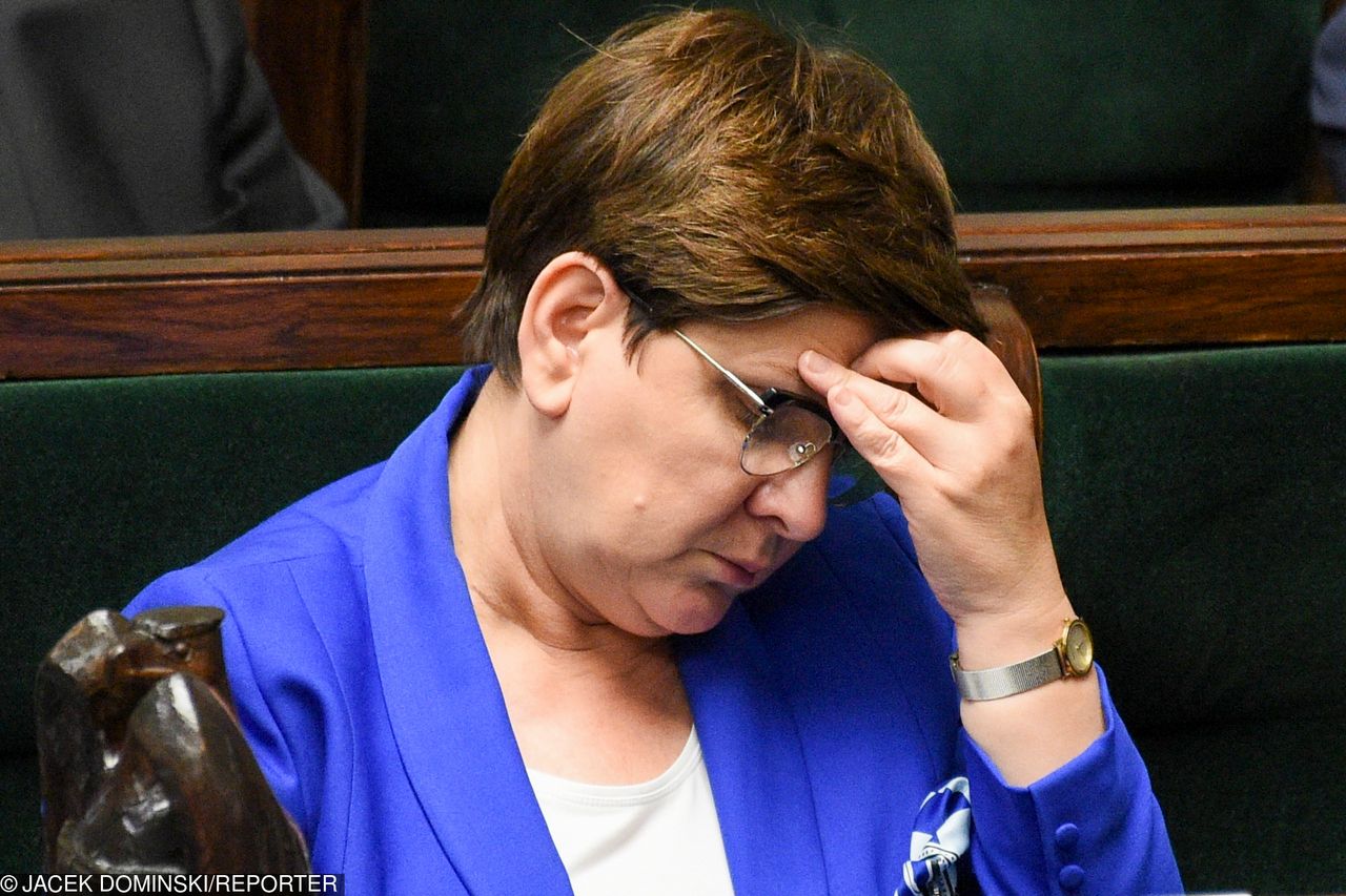 Styliści Szydło powinni stracić pracę. Wygląd pani premier w trakcie orędzia to jakaś pomyłka