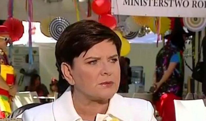 Premier Szydło podbiła serca internautów. Taką broszkę założyła na Dzień Dziecka