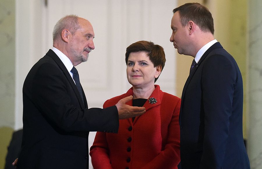 Zakulisowe działania MON. Duda i Szydło w niebezpieczeństwie?