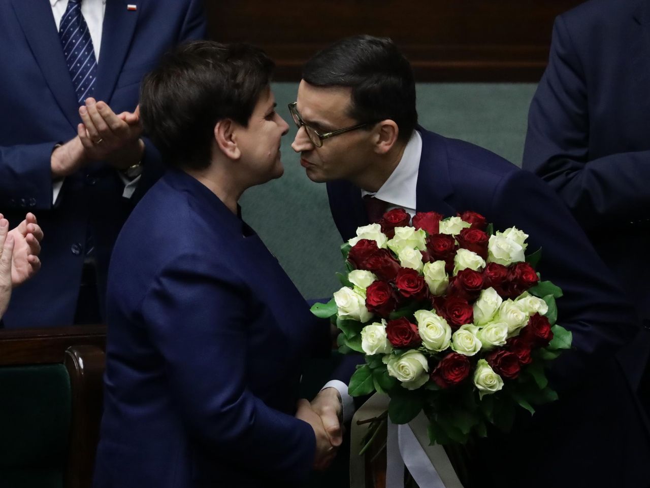 A jednak. Polacy wolą Morawieckiego od Szydło