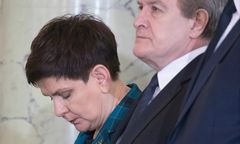 Beata Szydło nadal nie pogodziła się z faktem, że nie jest już premierem.  W kancelarii dochodzi do spięć