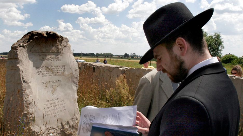 IPN podkreślił także, że na identyczne potępienie zasługują zbrodnie komunistów