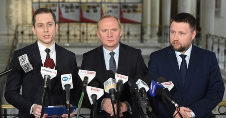PO otrzyma od rządu informację ws. przetargu na śmigłowce