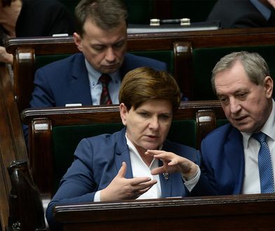 Szydło przyznaje nagrody współpracownikom. Nawet 2,5 tys. zł miesięcznie