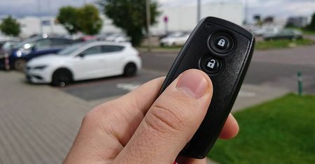 Chińska elektronika pokona każde auto. Złodzieje upodobali sobie prosty sposób na kradzież