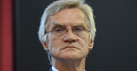 Kazimierz Nowaczyk oskarża komisje MAK i Millera. "Nie zrobiły analizy części wraku"
